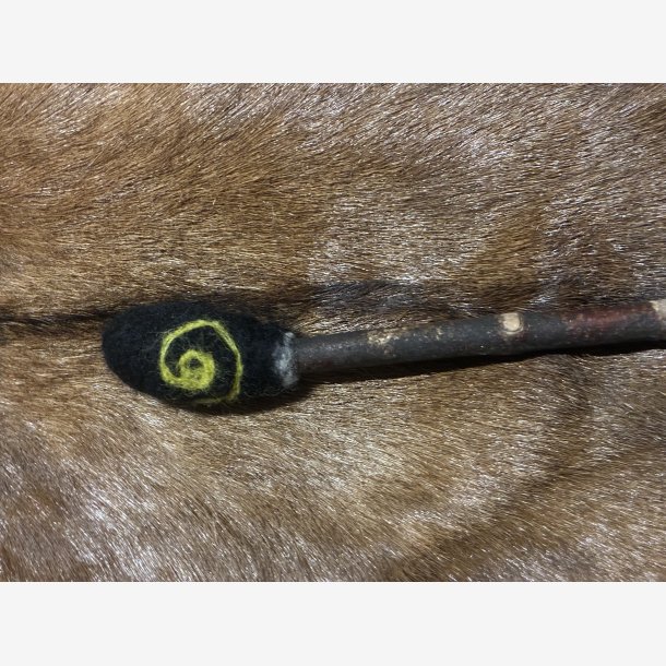 Trommestik p gren fra skoven 